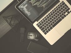 AI从烧钱到印钞！成功的企业是如何在新战场改写财富密码？