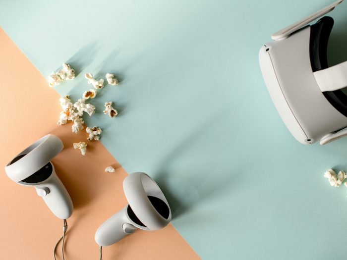 从云端到指尖：两份报告里的中国 AI 下一步