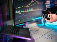 数据治理有“黄金法则”：一套从混乱到价值释放的实战框架（附案例）